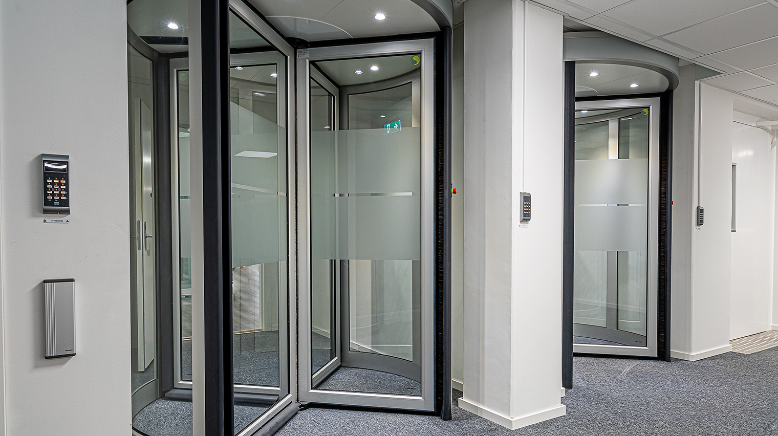 ASSA ABLOY RD3A accesscontrolled revolving door